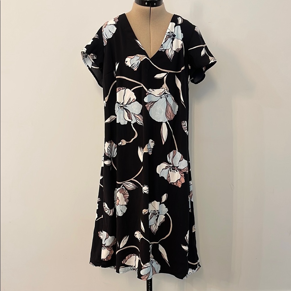 NWT Black and White Flutter Sleeve V-Neck Midi Sundress